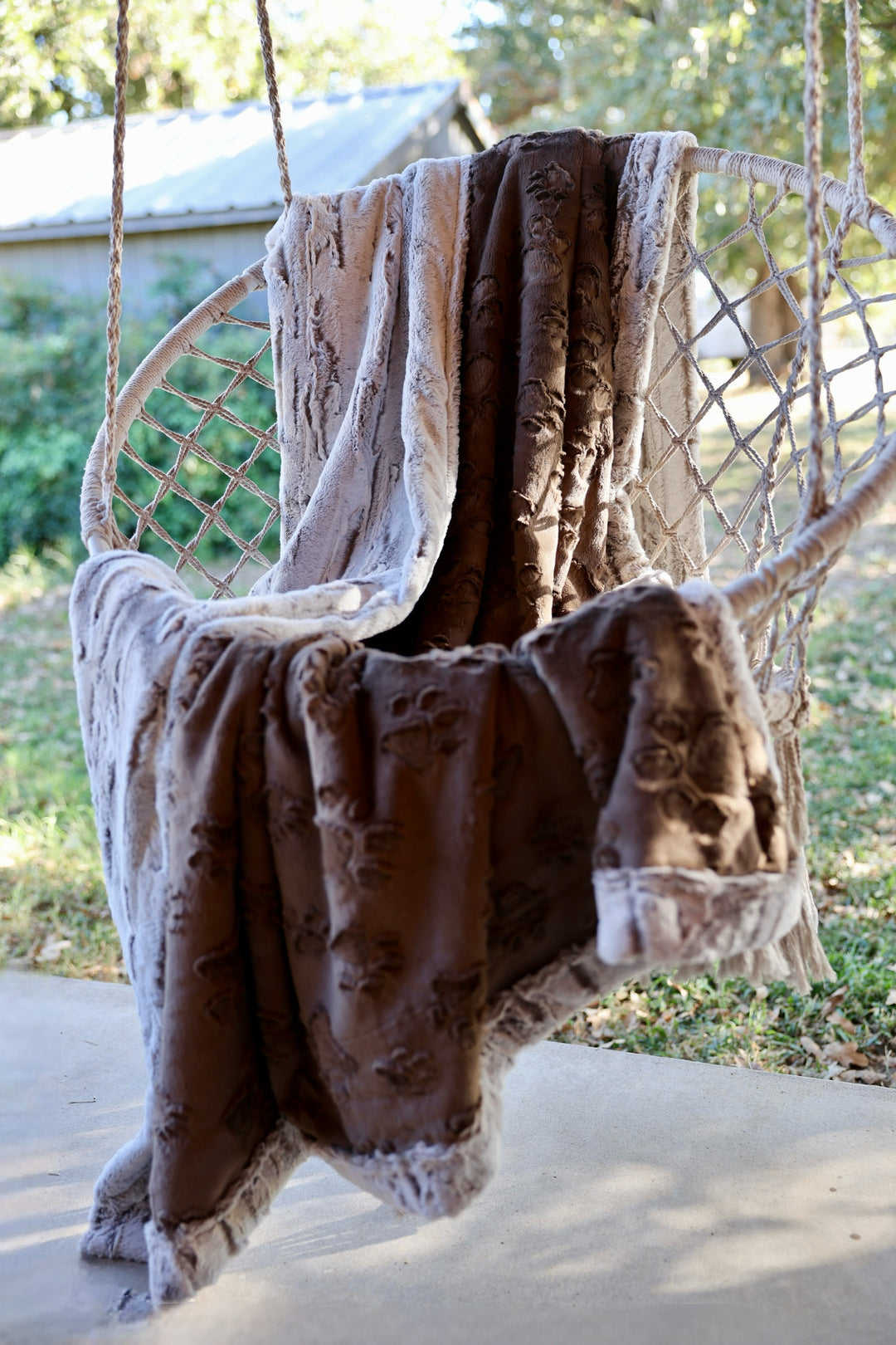 The Paws In The Pine Blanket