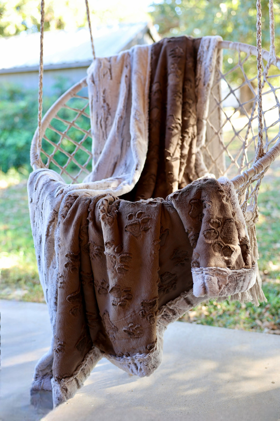 The Paws In The Pine Blanket