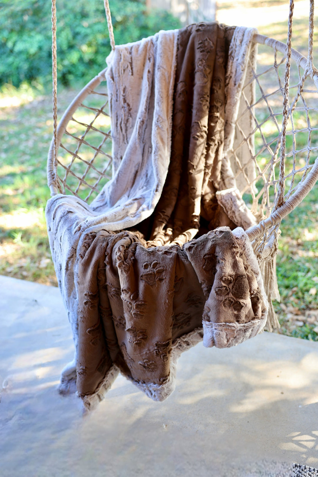 The Paws In The Pine Blanket