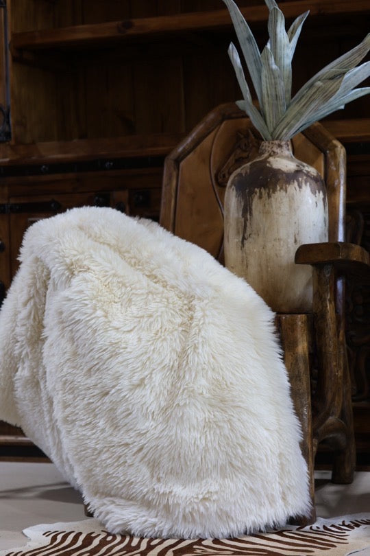 The Ivory Dreamy Fur Blanket