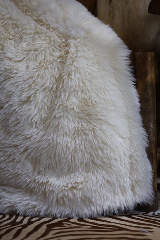 The Ivory Dreamy Fur Blanket