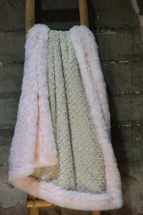 The Rosette Kiss Blanket- RTS
