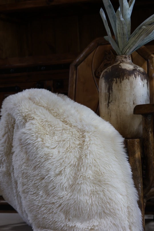 The Ivory Dreamy Fur Blanket