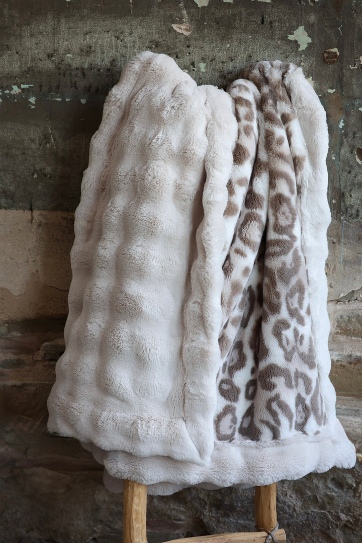 The Coconut Pearl Cat Blanket