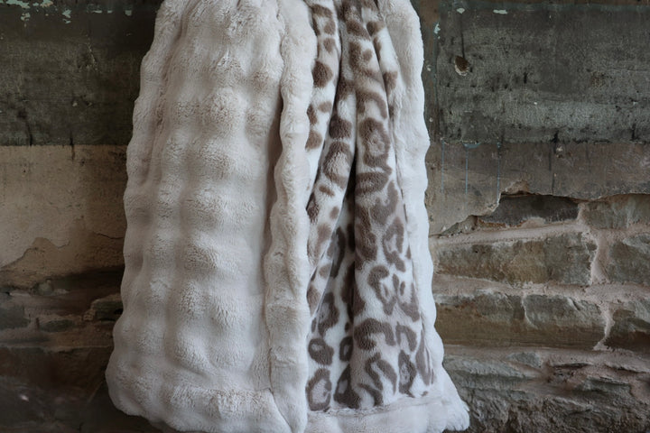 The Coconut Pearl Cat Blanket