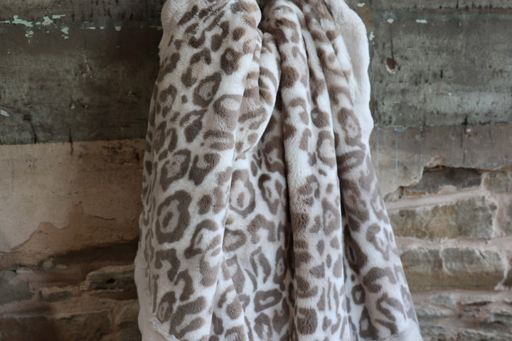 The Coconut Pearl Cat Blanket