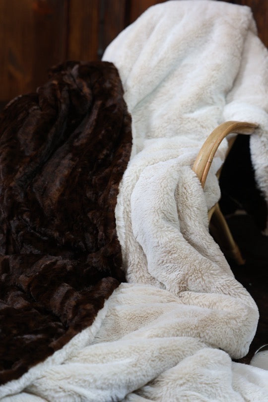 The Golden Sand Jaguar Blanket