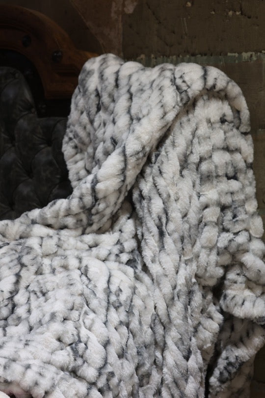 The Husky Enzo Milan Blanket