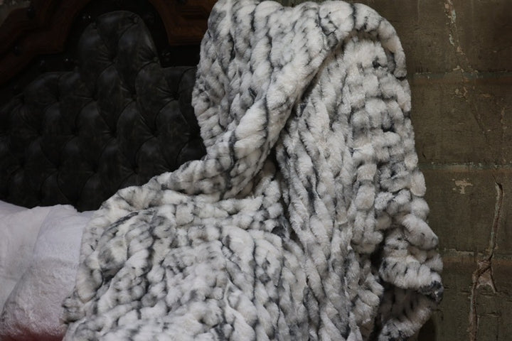 The Husky Enzo Milan Blanket