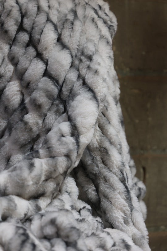 The Husky Enzo Milan Blanket