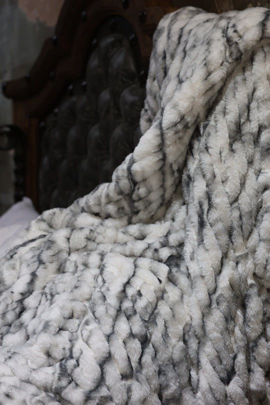 The Husky Enzo Milan Blanket