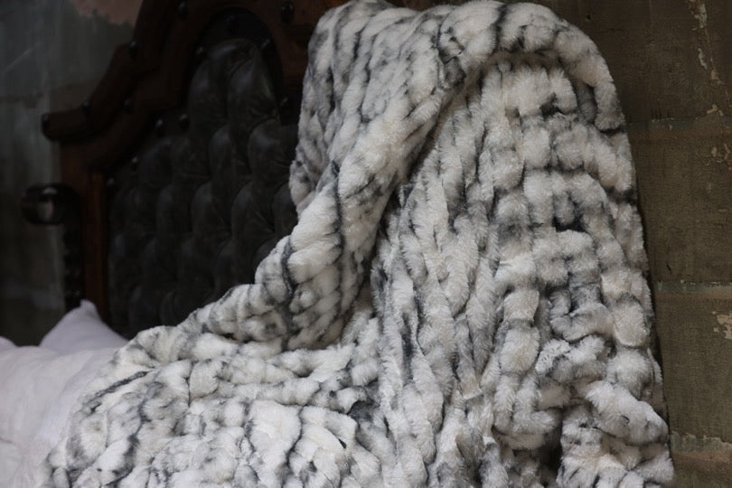 The Husky Enzo Milan Blanket
