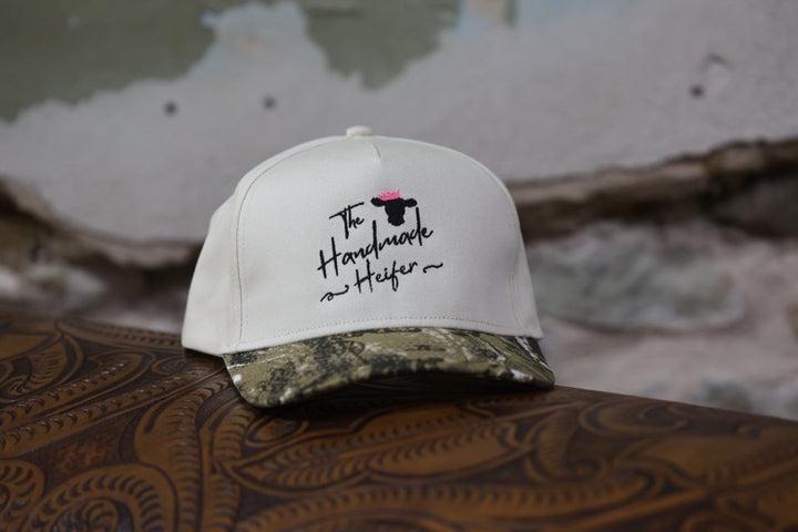 Penthouse Pro Rodeo: Gorra de camionero color oliva y blanco