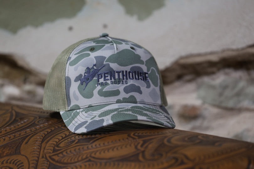Penthouse Pro Rodeo: Gorra de camionero color oliva y blanco