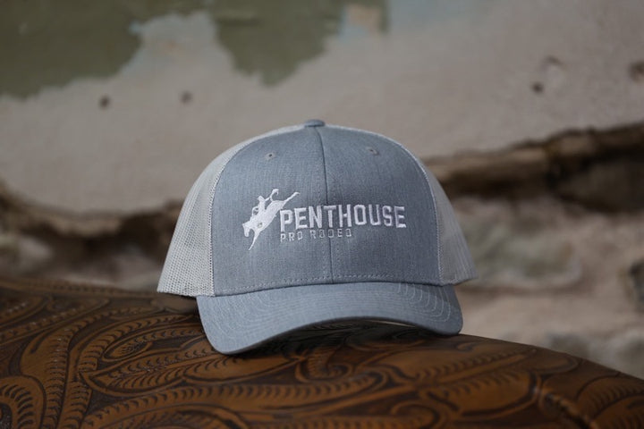Penthouse Pro Rodeo: Gorra de camionero color oliva y blanco