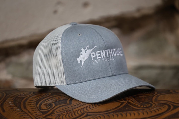 Penthouse Pro Rodeo: Gorra de camionero color oliva y blanco