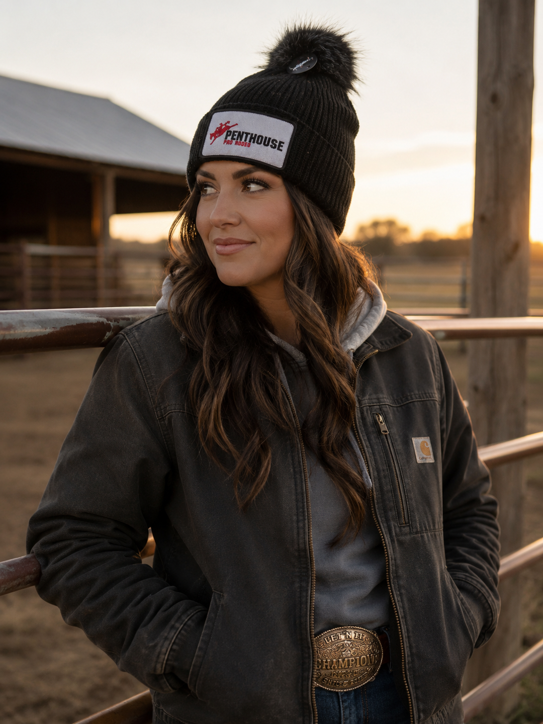 Penthouse Pro Rodeo: Gorra de camionero color oliva y blanco