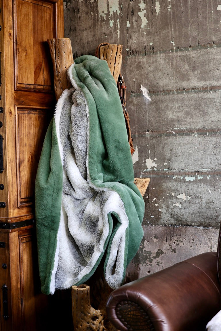 The Arctic Ivy Encore Blanket