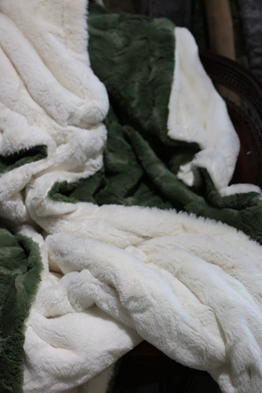 The Evergreen Natural Blanket