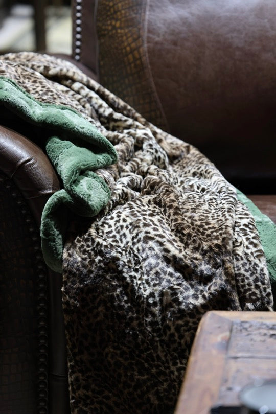 The Wild Emerald Cheetah Blanket