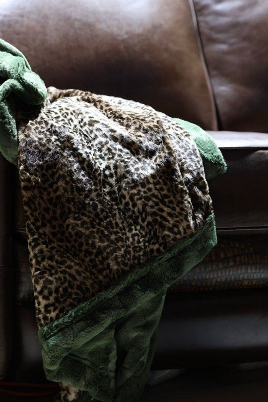 The Wild Emerald Cheetah Blanket